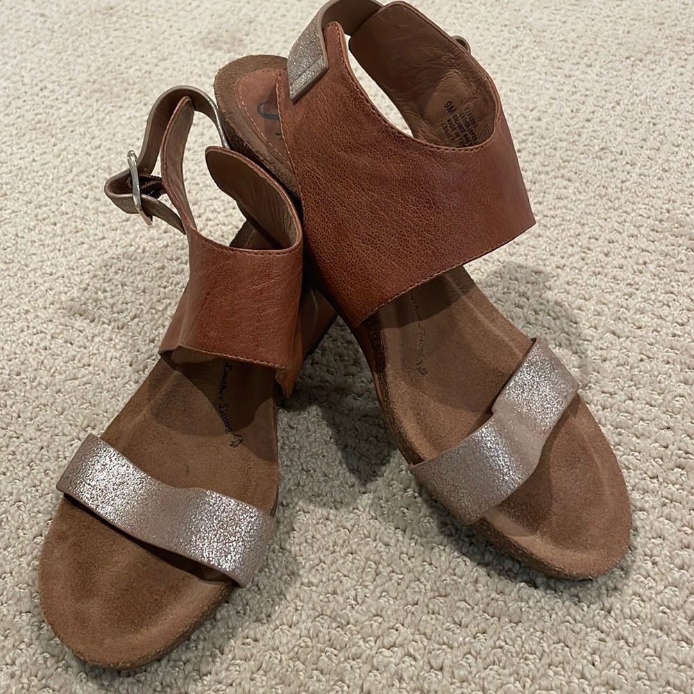 Sofft brown leather and ✨glitter✨ sandals size 9